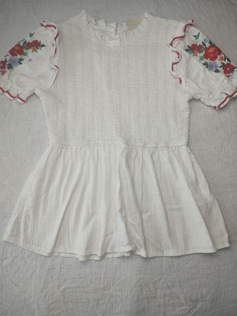 Savanna Jane White Smocked Peplum Top Red Floral Puff Sleeves Medium 100% Cotton